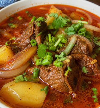 Caldo de Res Rojo