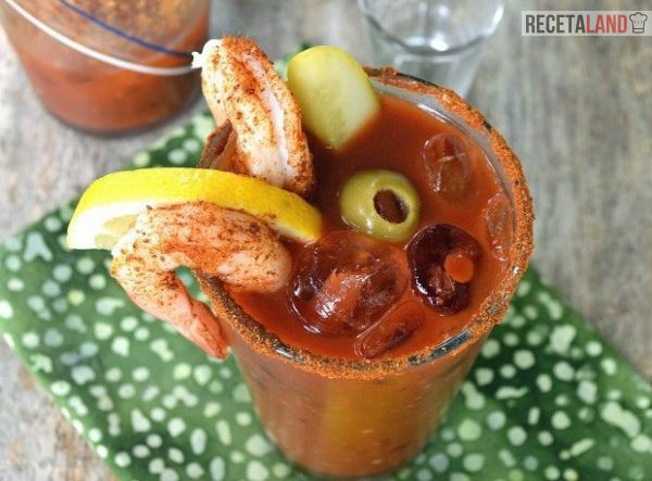 Michelada con Botana