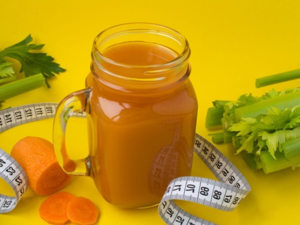 Batido o Licuado de Apio y Zanahoria, jugo de verduras saludable y apto dietas Batido o Licuado de Apio y Zanahoria, jugo de verduras saludable y apto dietas