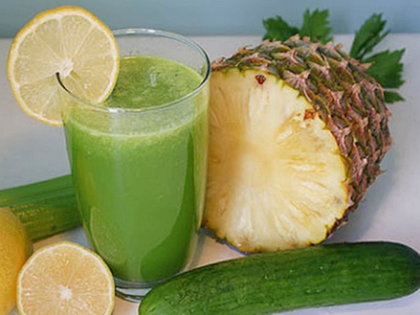 batido, jugo o licuado de piña y pepino
