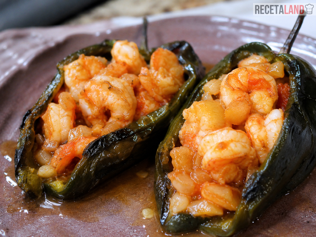 Chiles Rellenos de Camarón