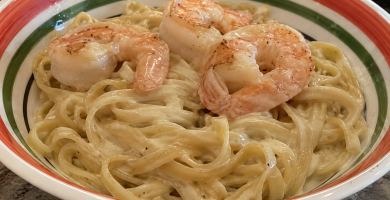 Pasta Alfredo con camarones