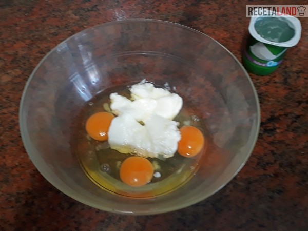 huevos, aceite y yogurt