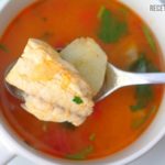sopa o caldo de pescado rojo con patatas