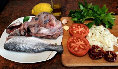 Ingredientes para un caldo de pescado