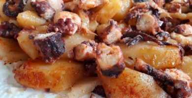 Pulpo a la gallega con patatas y pimentón