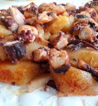 Pulpo a la gallega con patatas y pimentón