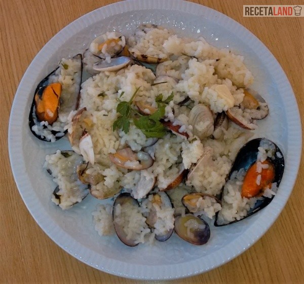Arroz con almejas y mejillones