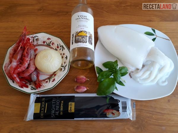 Ingredientes espaguetis con sepia y gambas