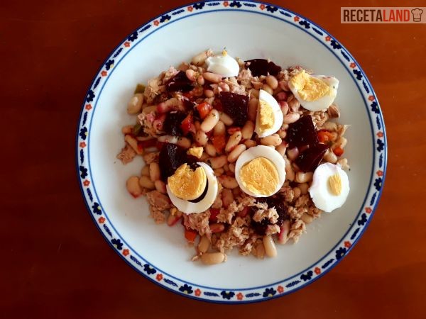 Ensalada de Alubias con Remolacha y huevos cocidos