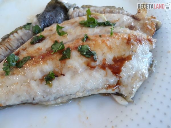 Lomo de Rodaballo a la plancha aderezado con perejil y salsa de soja