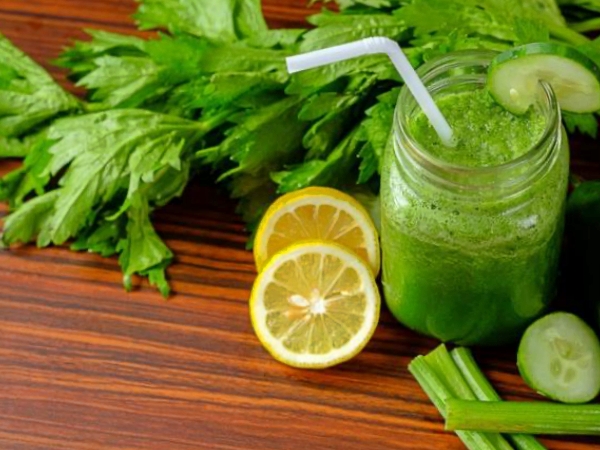 Batido de Apio y Pepino, tipo jugo detox
