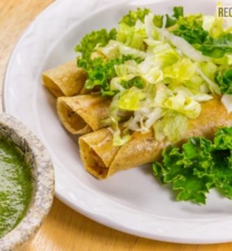 Tacos Fritos de Pollo Verdes
