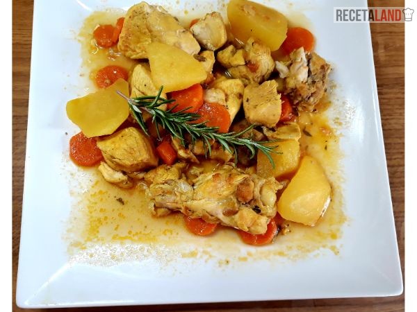 Plato pollo en salsa
