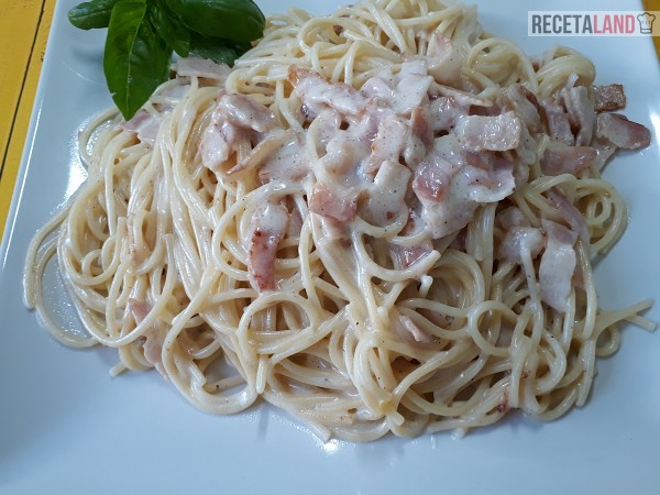Espaguetis a la Carbonara con Nata