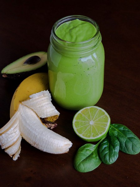 Batido de aguacate y platano Batido de aguacate y platano