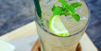Agua de menta y limón