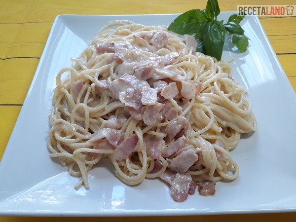 Espaguetis a la Carbonara con Nata