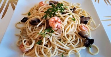 Espaguetis con champiñones y gambas