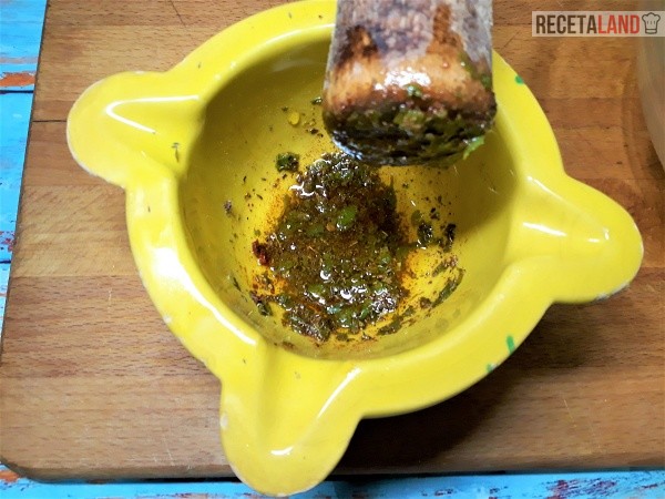 Majado: Albahaca, pimienta negra y tomillo con un chorrito de aceite de olivantar los bastones 