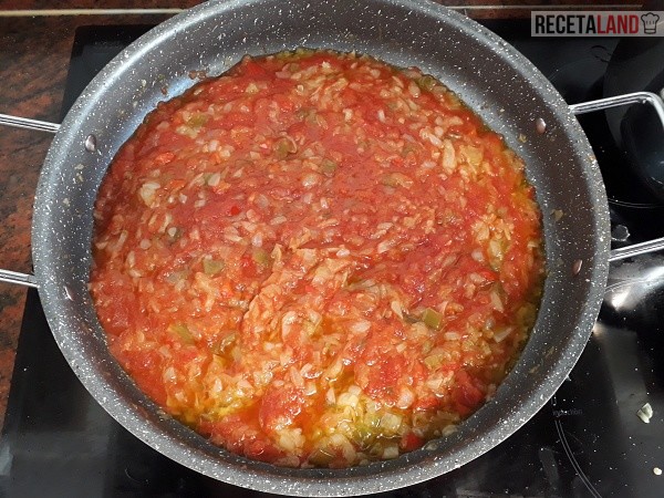 Friéndolo todo, cebolla pimientos y tomate