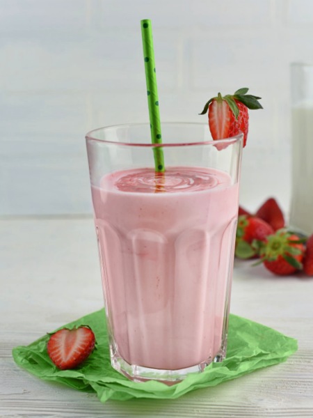 Batido de Fresa con Leche de Almendras Batido de Fresa con Leche de Almendras
