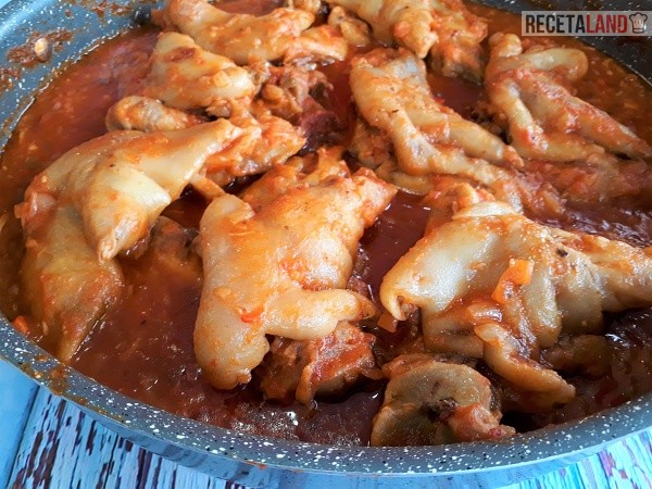 Manitas de cerdo en salsa