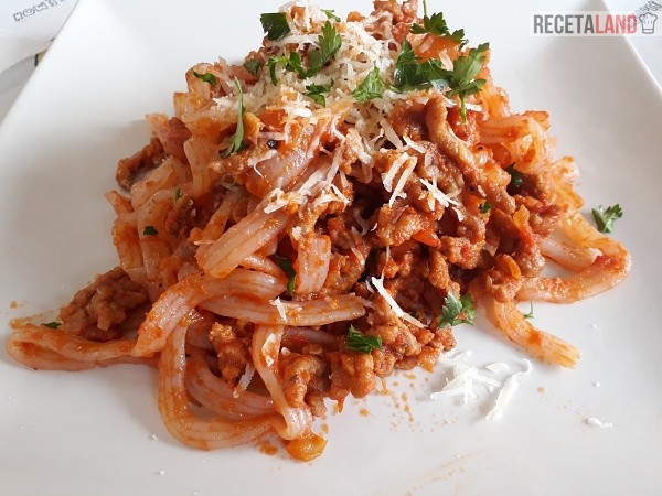 Fetuccini a la Boloñesa
