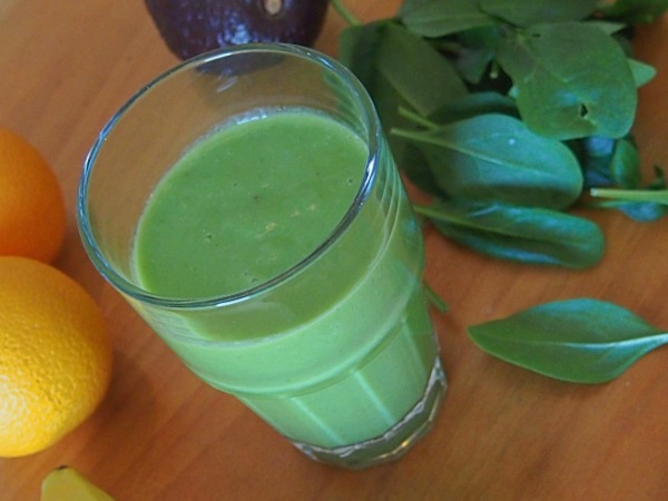 Jugo Verde con Espinaca, Naranja y Aguacate (palta), cargado de vitaminas Jugo Verde con Espinaca, Naranja y Aguacate (palta), cargado de vitaminas