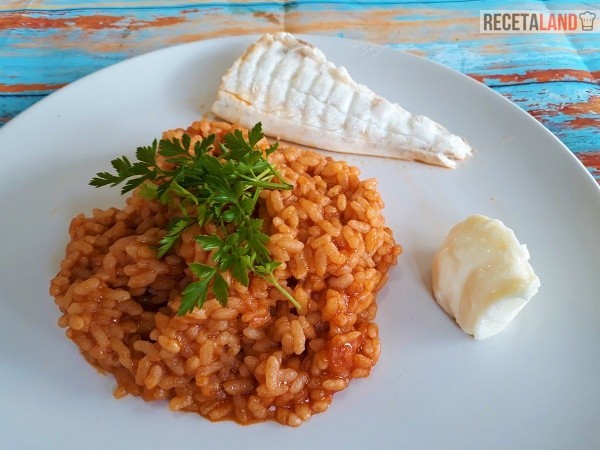 Plato de caldero con lomito de dorada