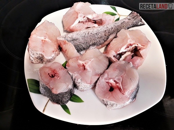 Merluza limpia y cortada de la pescadería