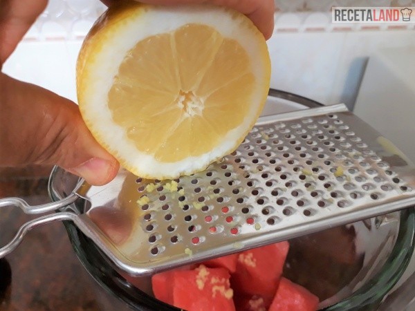Exprimiendo el limón