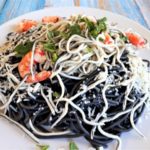 Espaguetis con gulas y gambas
