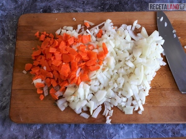 Cebolla y zanahoria cortada