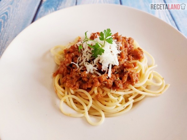 Espaguetis con carne picada