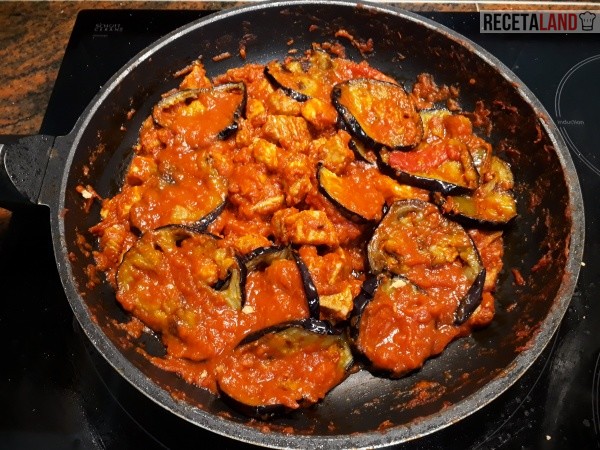 Magra con tomate, pimientos y berenjenas