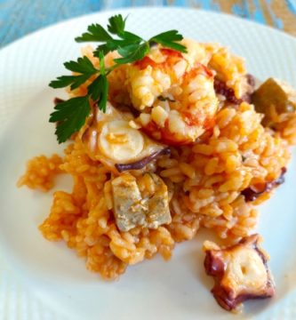 Arroz con pulpo atún y camarones