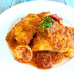 Bacalao en salsa de tomate con gambas o langostinos