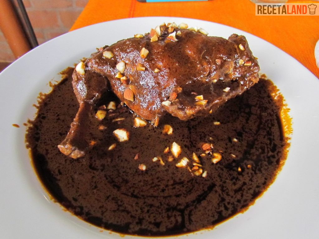 Mole Almendrado
