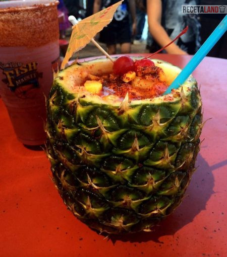 Como servir Michelada de piña