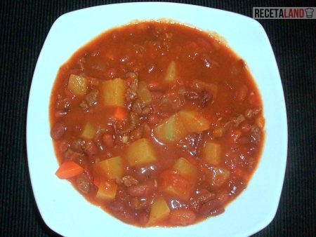 Frijoles bayos (guisados con papas)