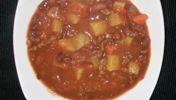 Frijoles bayos (guisados con papas)