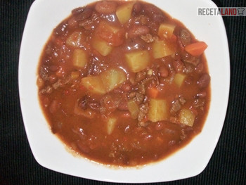 Frijoles bayos (guisados con papas)