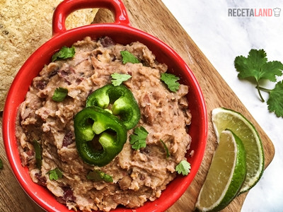 Frijoles Refritos (pueden ser negros, marrones, etc)