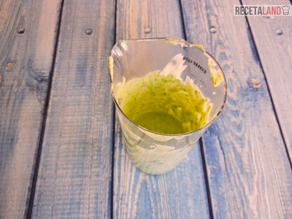 Salsa verde recién batida